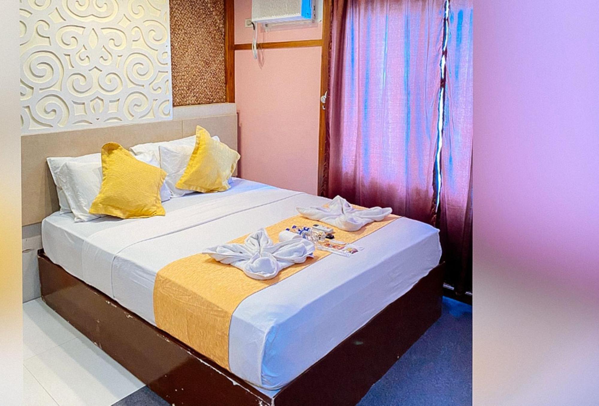 Villa Rosita Hotel Naga City By Reddoorz Exteriér fotografie